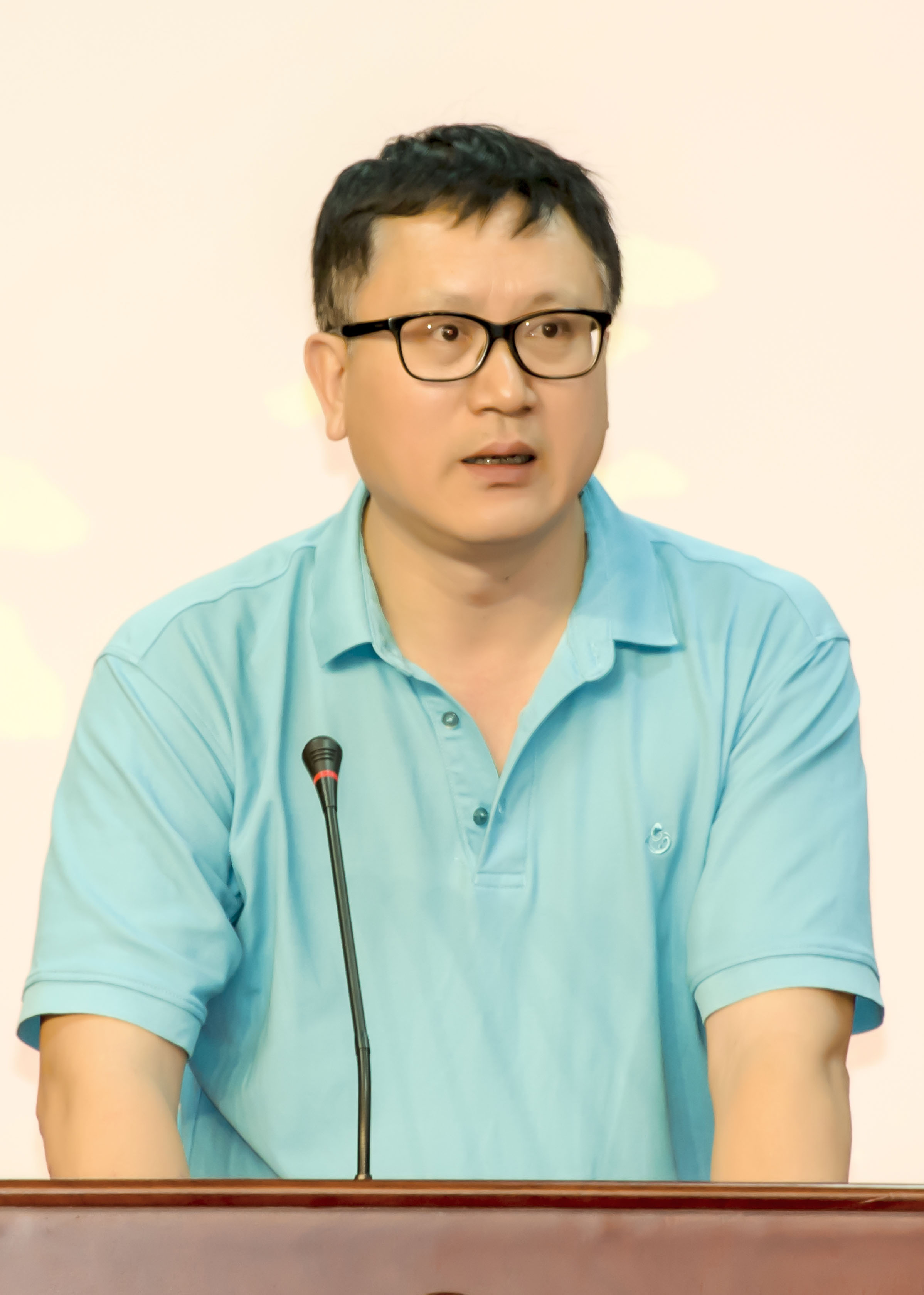 天涯海角公司總經(jīng)理?xiàng)钣兰t同志作公司2018年工作總結(jié)