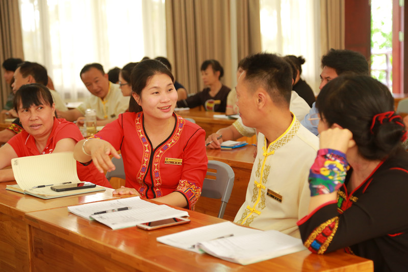 6、職工代表圍繞會議主題暢所欲言，積極為景區(qū)發(fā)展獻(xiàn)計(jì)獻(xiàn)策