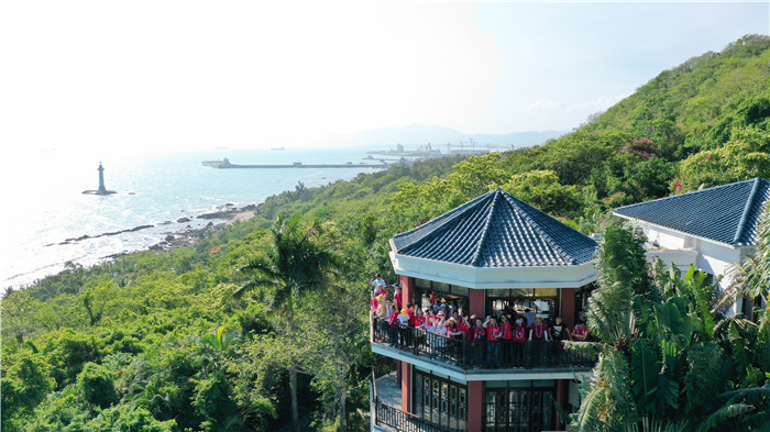 鳳凰采風(fēng)團(tuán)走進(jìn)大小洞天 (4)