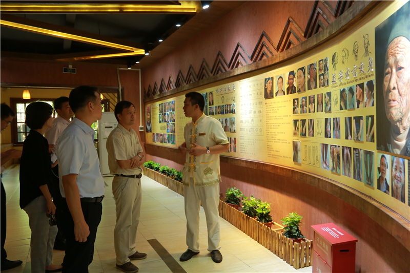 5、海南省商務廳黨組書記、廳長陳希一行到檳榔谷調研