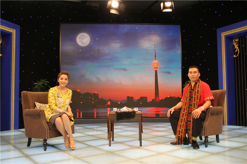 1、吉貴做客央視《逐夢(mèng)時(shí)代》 講述“海南檳榔谷的旅游蛻變之路”