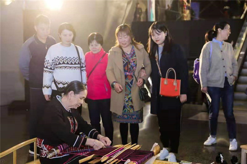 2、檳榔谷助力海南國際旅游島（上海）音樂推介會 邀請游客做黎家人