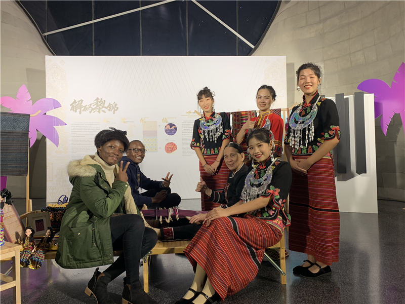 5、檳榔谷助力海南國際旅游島（上海）音樂推介會 邀請游客做黎家人