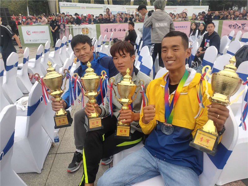 海南趣玩水運動俱樂部隊員參賽獲獎