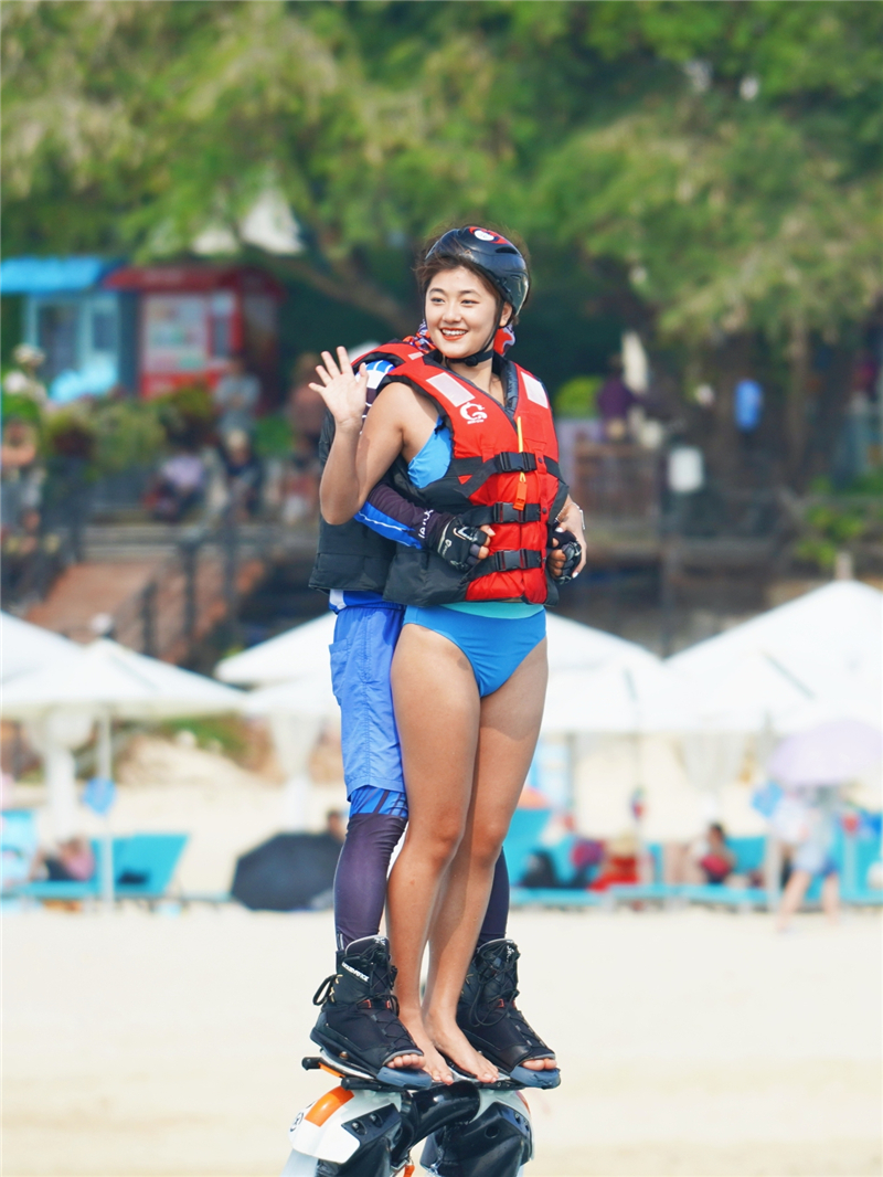 游客體驗水上飛人項目